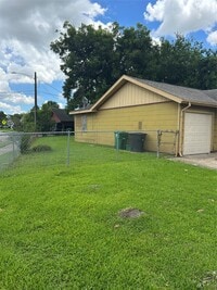 Building Photo - 1407 Silverdale St