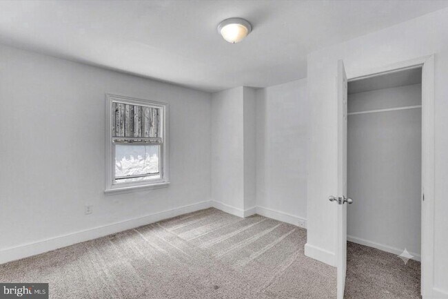 Building Photo - 60 Irish Ln