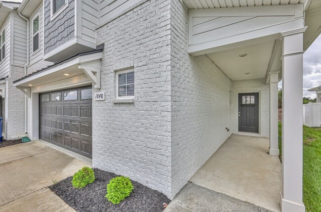 Building Photo - Brand New Luxury Townhome! 3 BR, 2.5 BA, 2 Car Garage, Pool, Dog Park, and More!