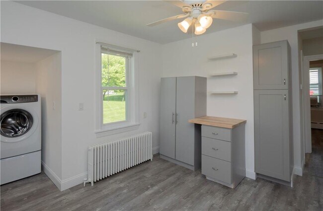 Building Photo - 40 Draper Ave
