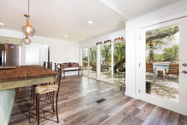 Building Photo - Extravagant 5 Star Vacation Home - Your Private Retreat in Hill Country, Wimberley Texas