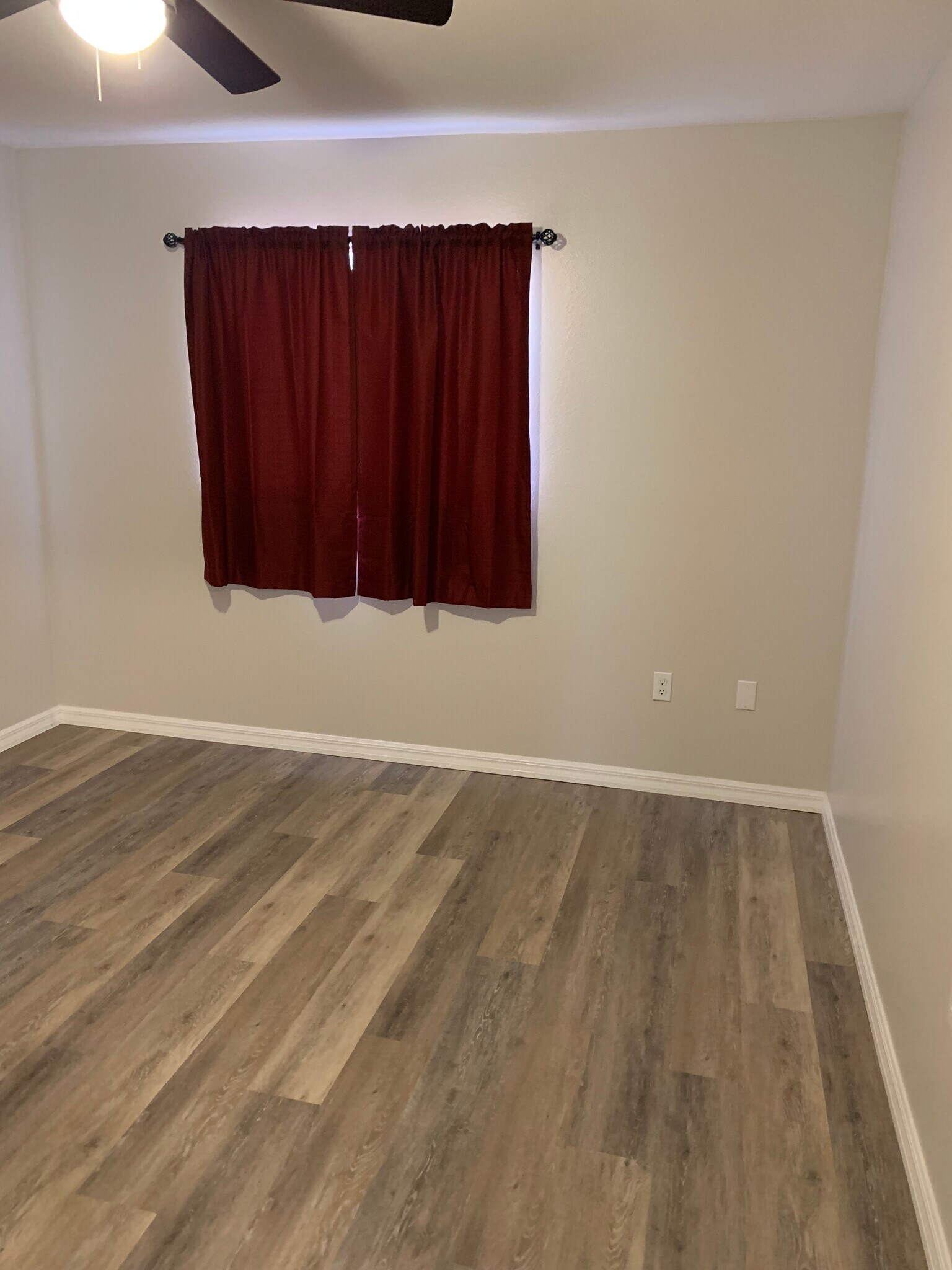 spare room - 1937 Collier Ave