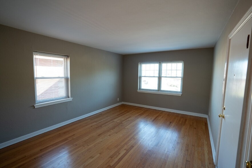 Front living area with natural light. - 5608 Chippewa St