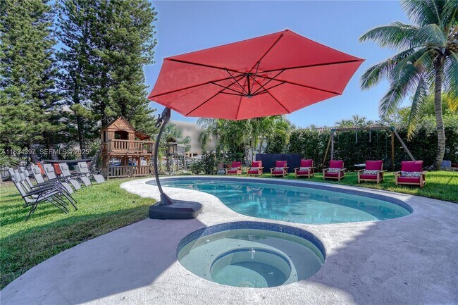 Building Photo - 13300 Biscayne Bay Terrace