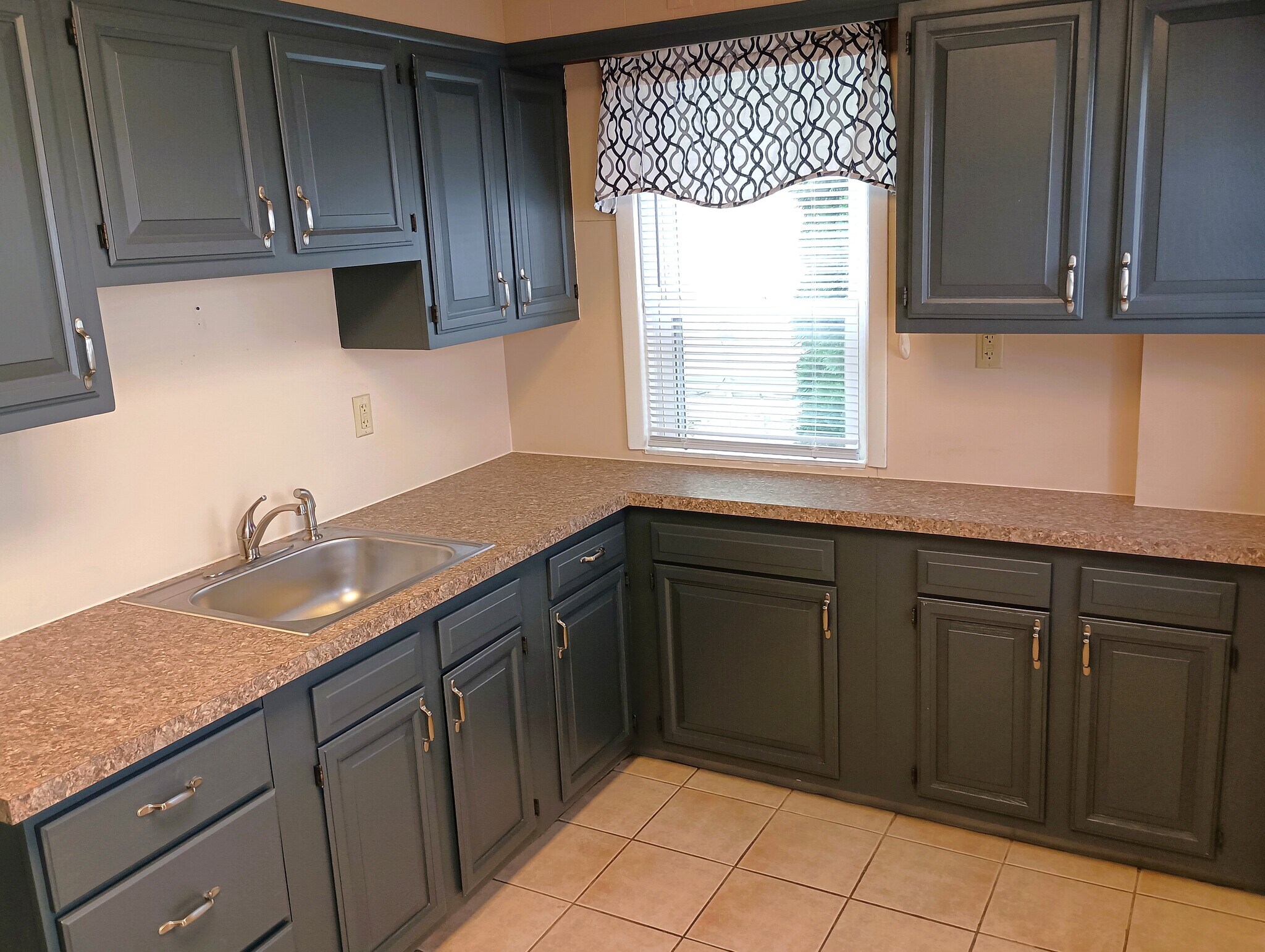 Building Photo - 513 Hanover St