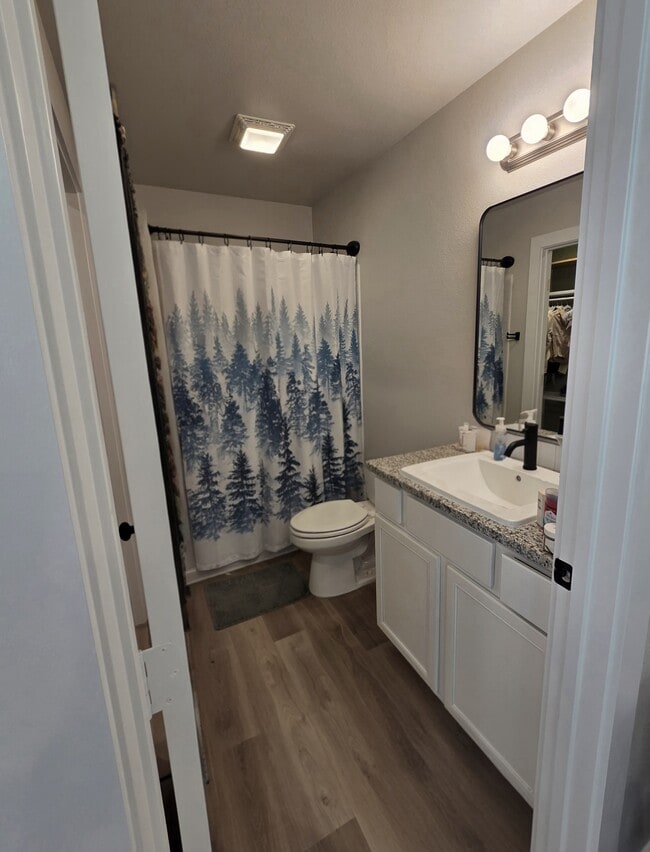 Building Photo - 322 Graze St