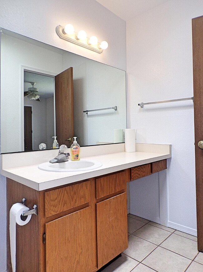 Building Photo - 4135 Calle Barona