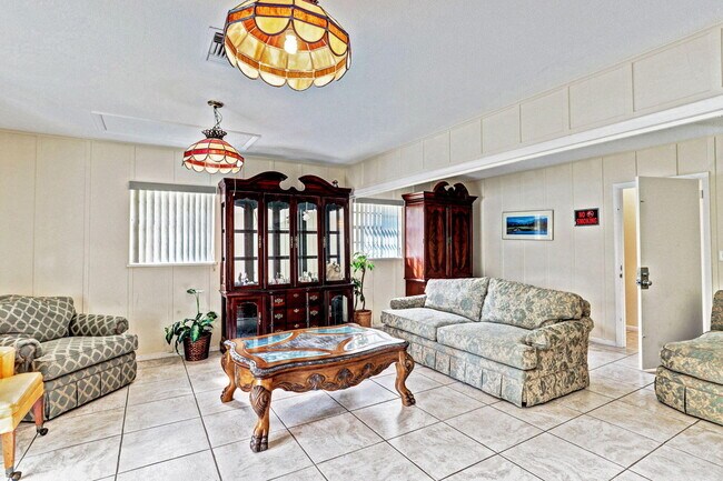 Building Photo - 10789 N Military Trl