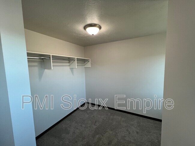 Building Photo - 6171 S Alki Pl