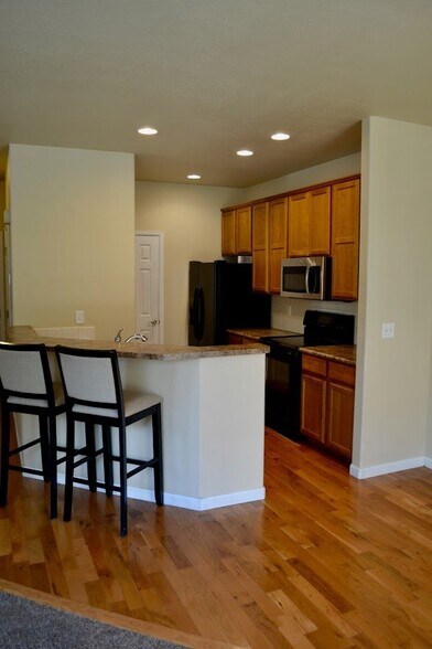 Building Photo - 2921 Kansas Dr