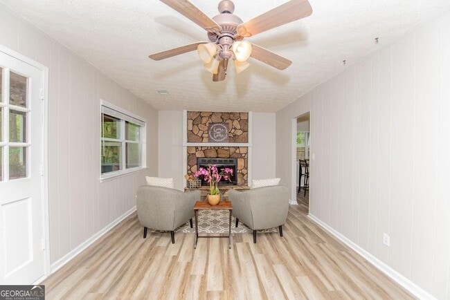 Building Photo - 180 Crabtree Dr