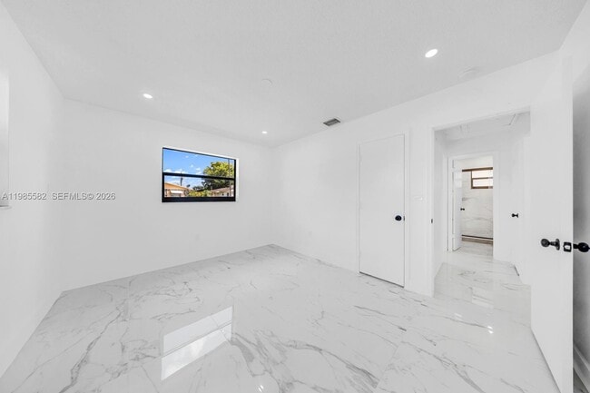 Building Photo - 6172 SW 44th St