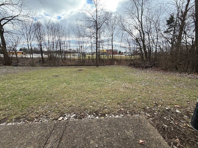 Building Photo - Nice duplex in a convenient location