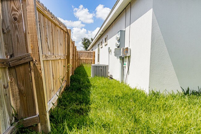 Building Photo - 5808 Sandpiper Ave