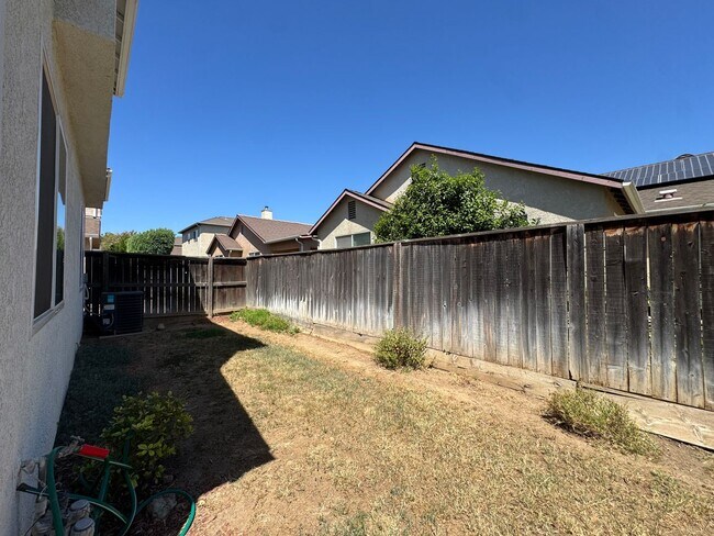 Building Photo - 747 W Siena Ln