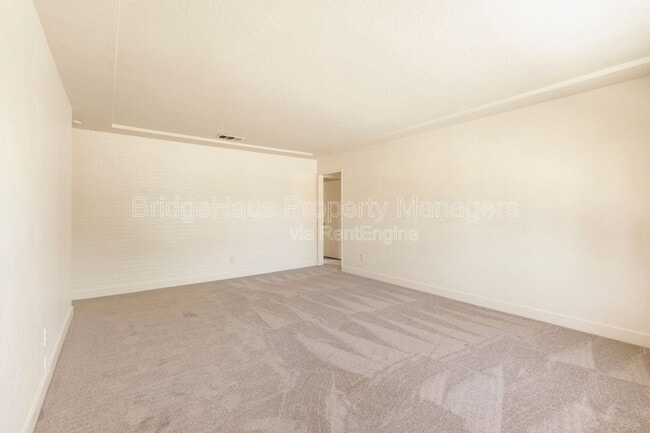 Building Photo - 5625 Gables St