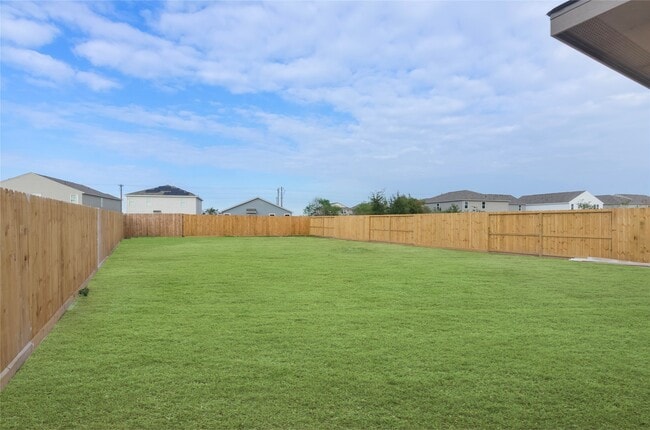 Building Photo - 327 Rd 5840