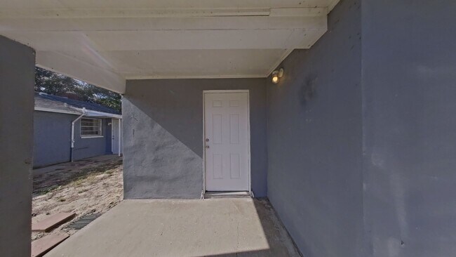 Building Photo - Unique 4/2 with In-law Apartment