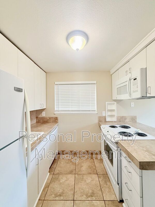 Building Photo - 906 Z St