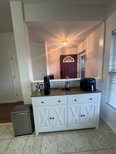 Kitchen New Ninja Appliances - 612 Graythorn Ln