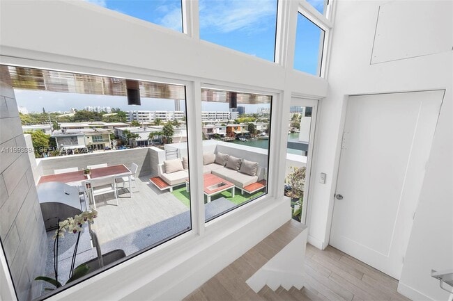 Building Photo - 41 N Shore Dr