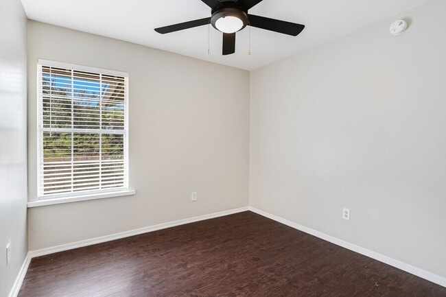 Building Photo - 3404 Plantation Rd