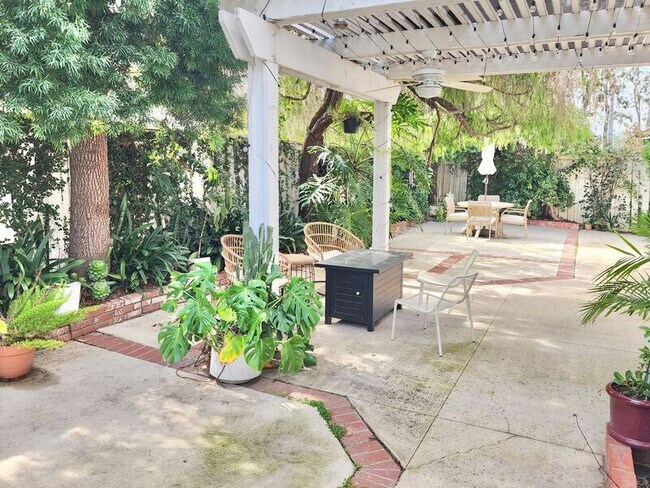 Building Photo - 8118 E Peacock Ln