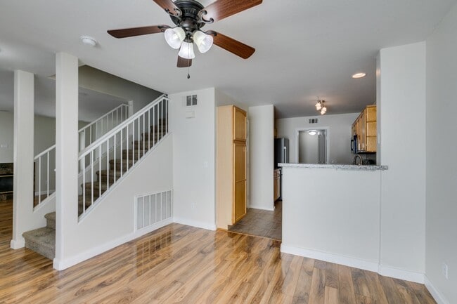 Building Photo - 3 Bedroom 2.5 Bathroom Townhouse in Henderson.