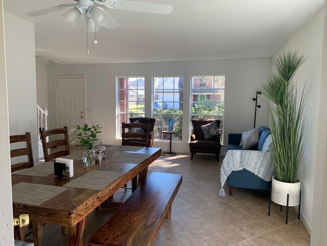 Building Photo - 3139 Silver Cedar Trail