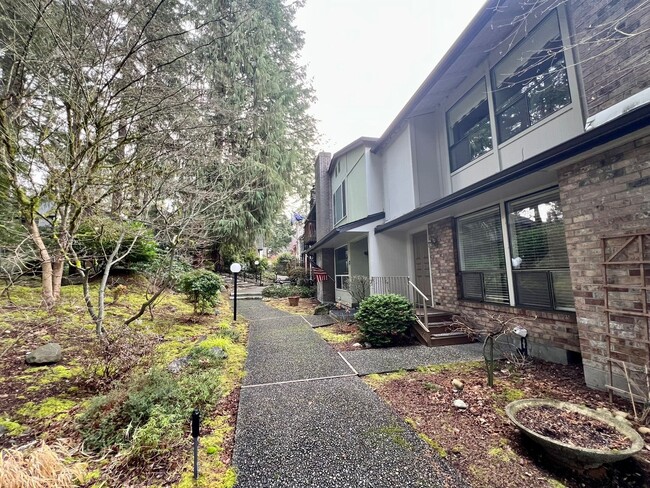 Building Photo - Westside Condo - Pool & Garage