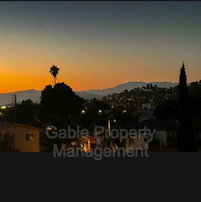 Building Photo - 2320 Fernleaf St