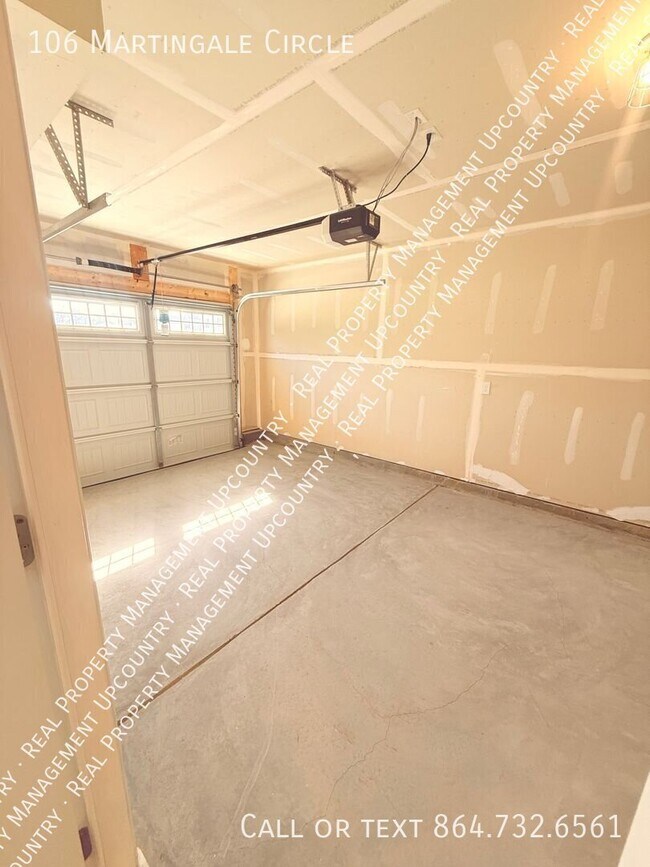 Building Photo - 106 Martingale Cir
