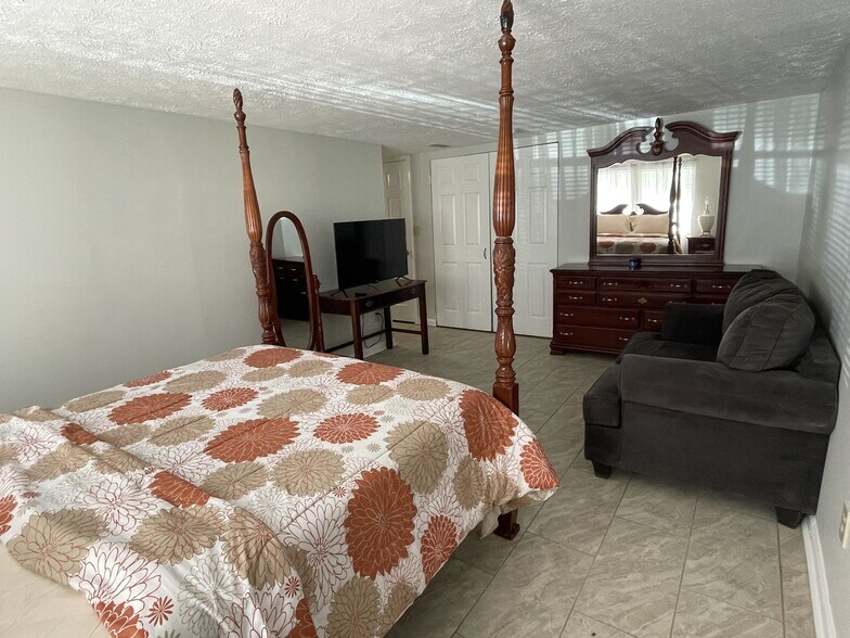 Building Photo - 4458 Tarragon Ln