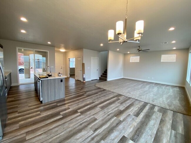 Building Photo - 438 N Stone Mountain Dr