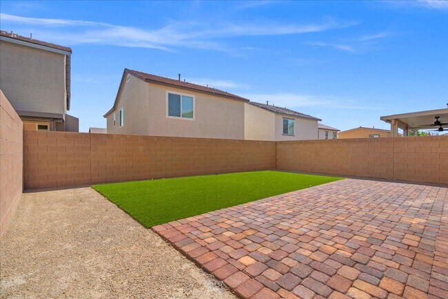 Building Photo - Newer 4 Bd, 3 Bth, Granite Countertops and Entertainer’s Dream!