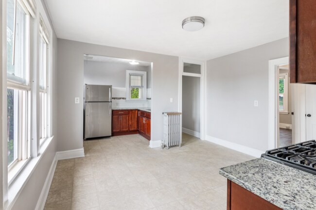 Building Photo - 106 Silver St