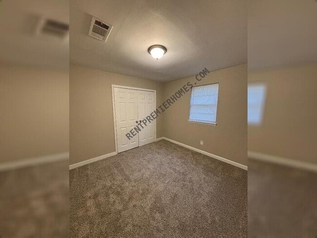 Building Photo - 607 S Jackson St