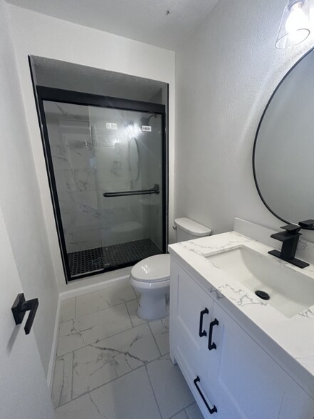 Building Photo - 713 Silverstone Dr