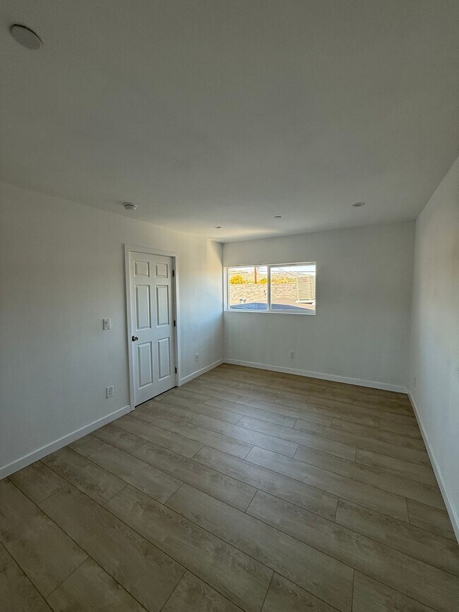 Building Photo - 22026 Saticoy St