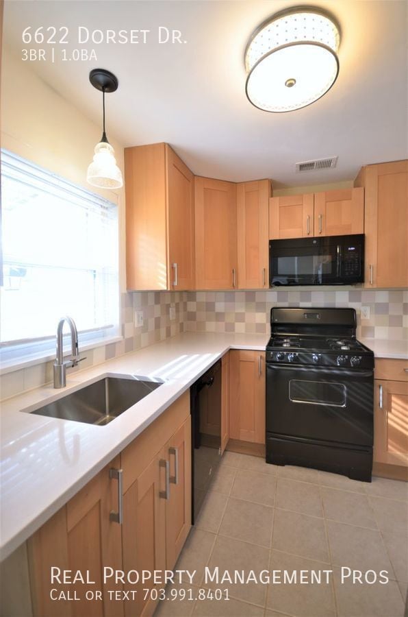 Building Photo - 6622 Dorset Dr