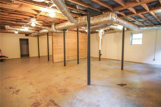 Building Photo - 2173 Holly Ct