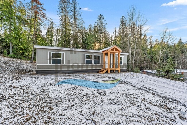 Building Photo - 3 Bedroom 2 Bathroom Home on a Private Lot out in the Country Near Sagle!