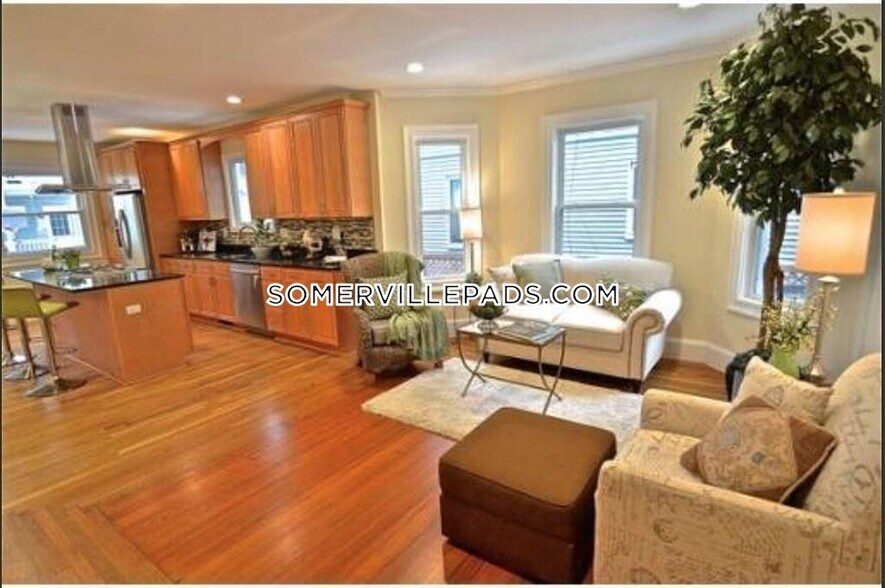 Primary Photo - 201 College Ave