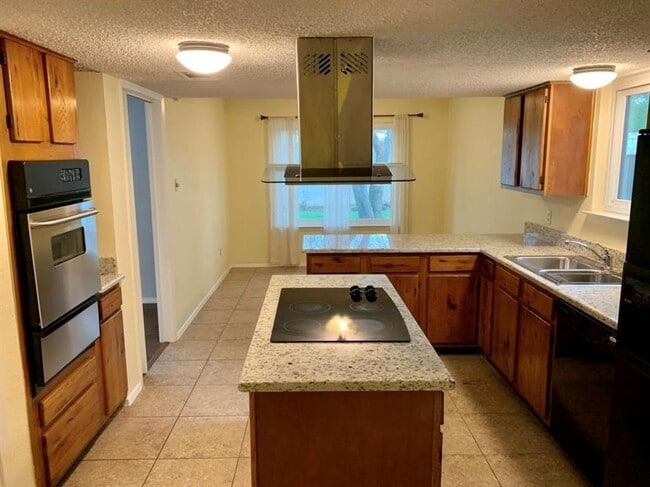 Building Photo - 11502 Tanglebriar Trail