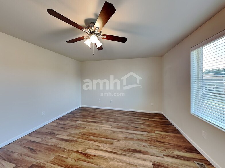 Building Photo - 16512 NE 91st St
