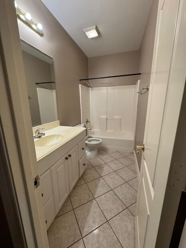 Building Photo - 524 Alcalde St