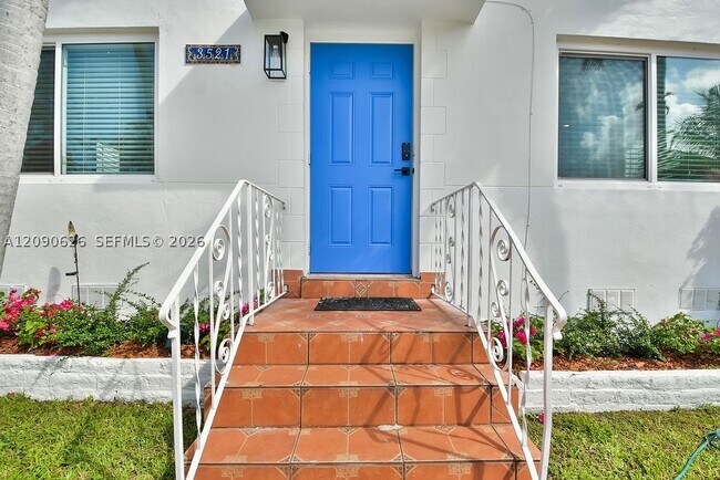 Building Photo - 3521 SW 16th St