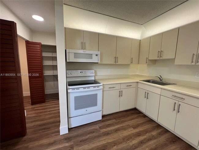 Building Photo - 21121 SW 85th Ave