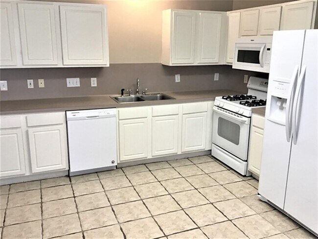 Building Photo - 5122 Summit Lodge Dr