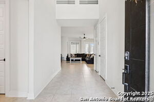 Building Photo - 462 Vamanos